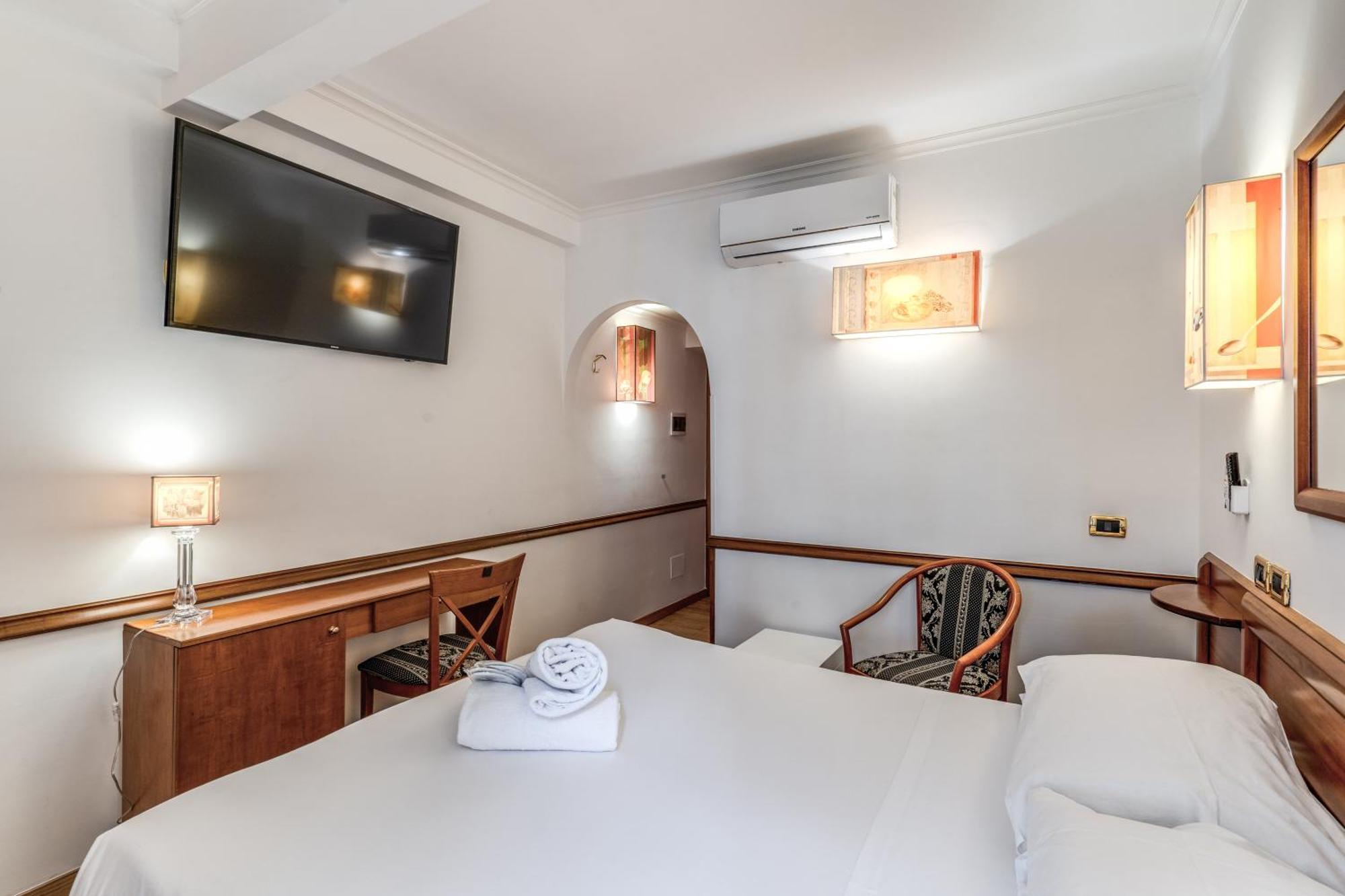 Hotel Santa Prassede Rome Exterior photo